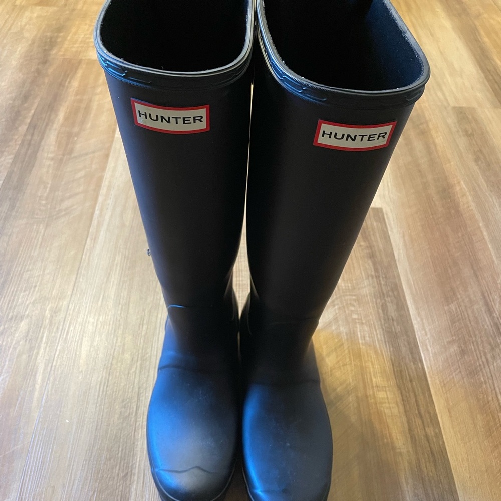Black hunter boots